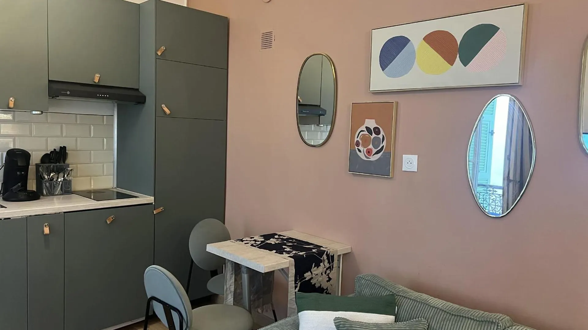 Cosy Air-Conditioned Studio In The Heart Of Nice Apartment