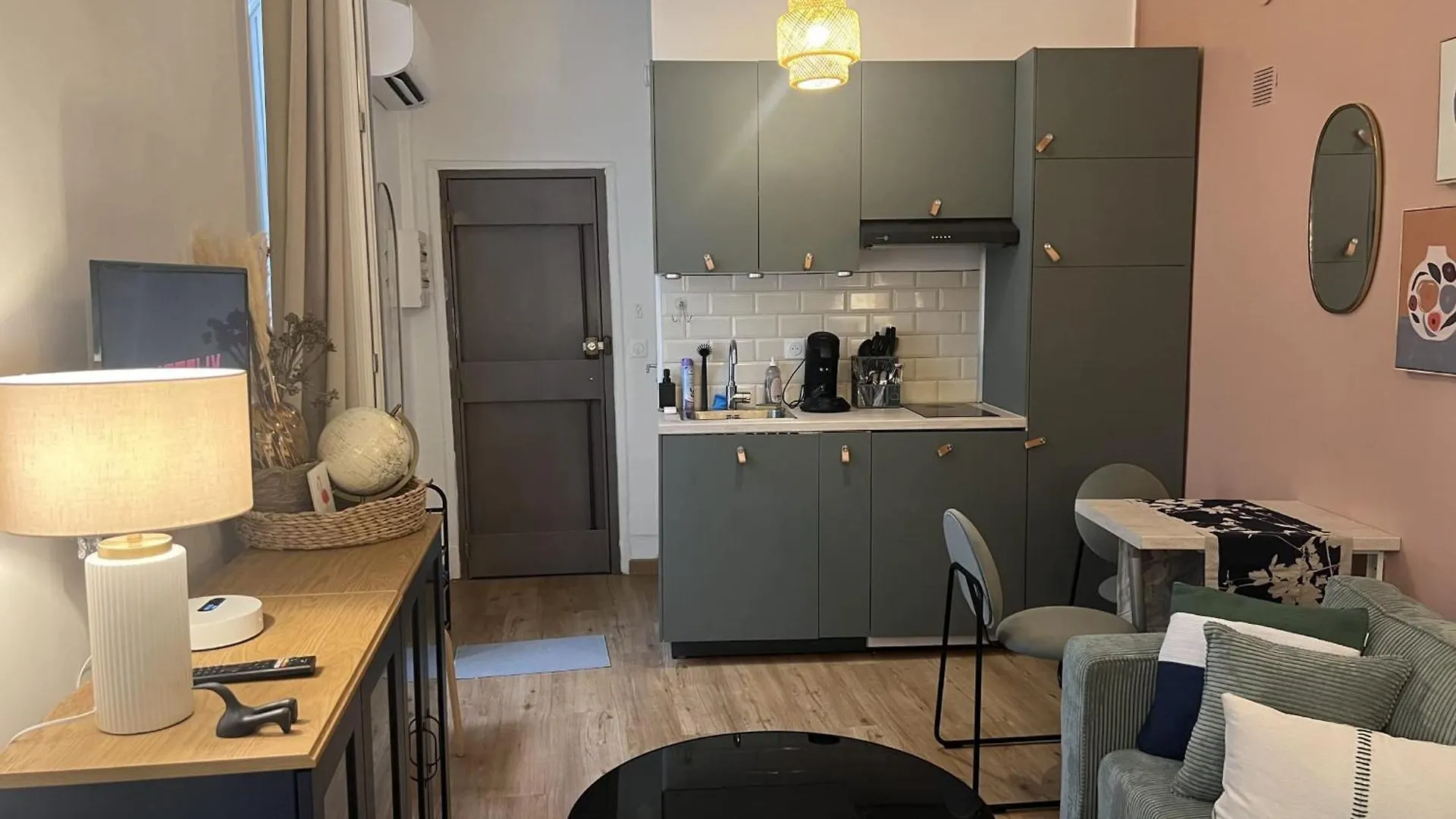 Cosy Air-Conditioned Studio In The Heart Of 니스 아파트